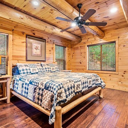 Relaxation Retreat - Pickleball Cabin - Wi-Fi, Fire Pit With Bar, Ev, Game Room, Hot Tub, Pool Access - Mins To Pf Sevierville Eksteriør billede