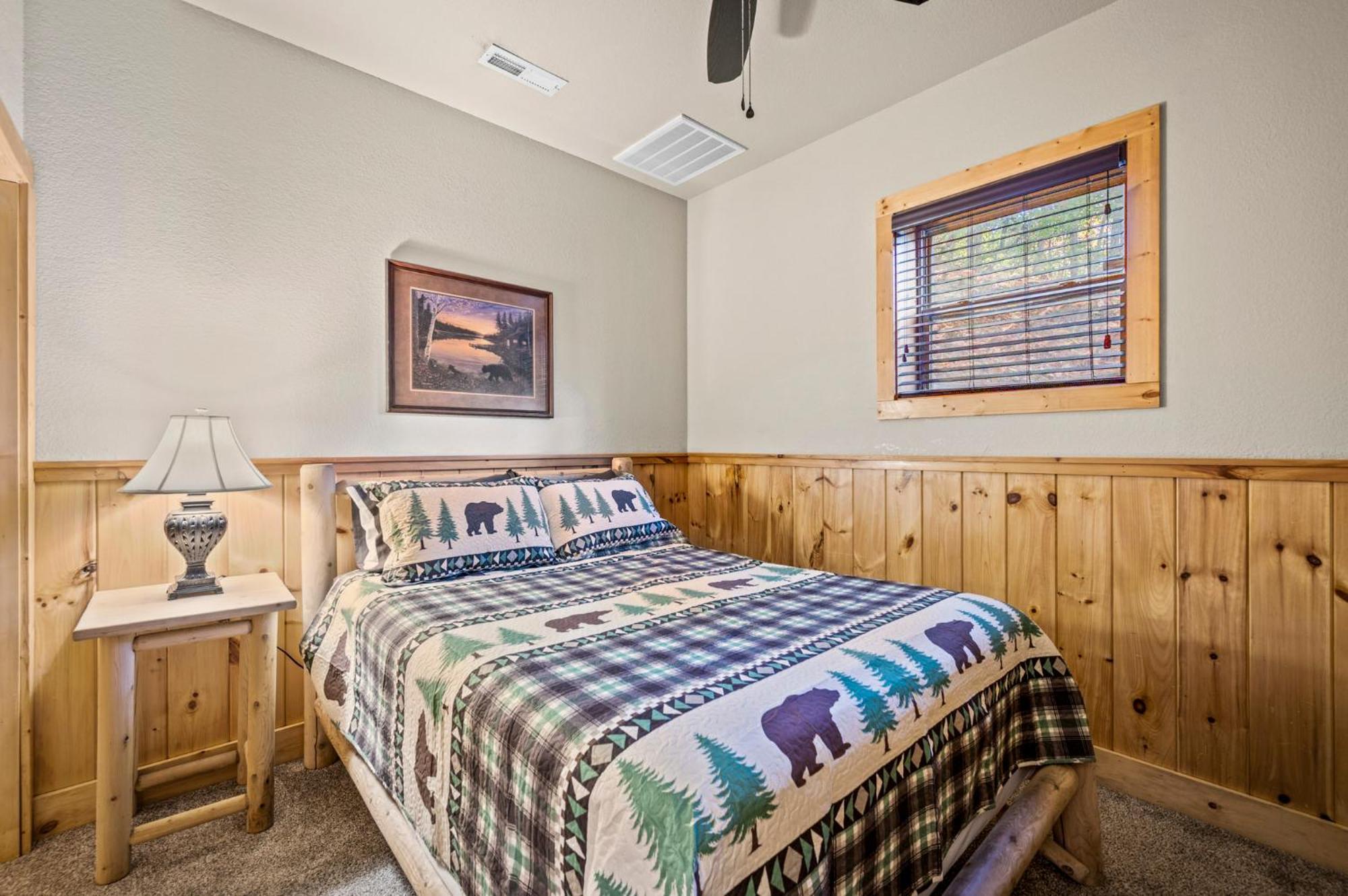 Relaxation Retreat - Pickleball Cabin - Wi-Fi, Fire Pit With Bar, Ev, Game Room, Hot Tub, Pool Access - Mins To Pf Sevierville Eksteriør billede