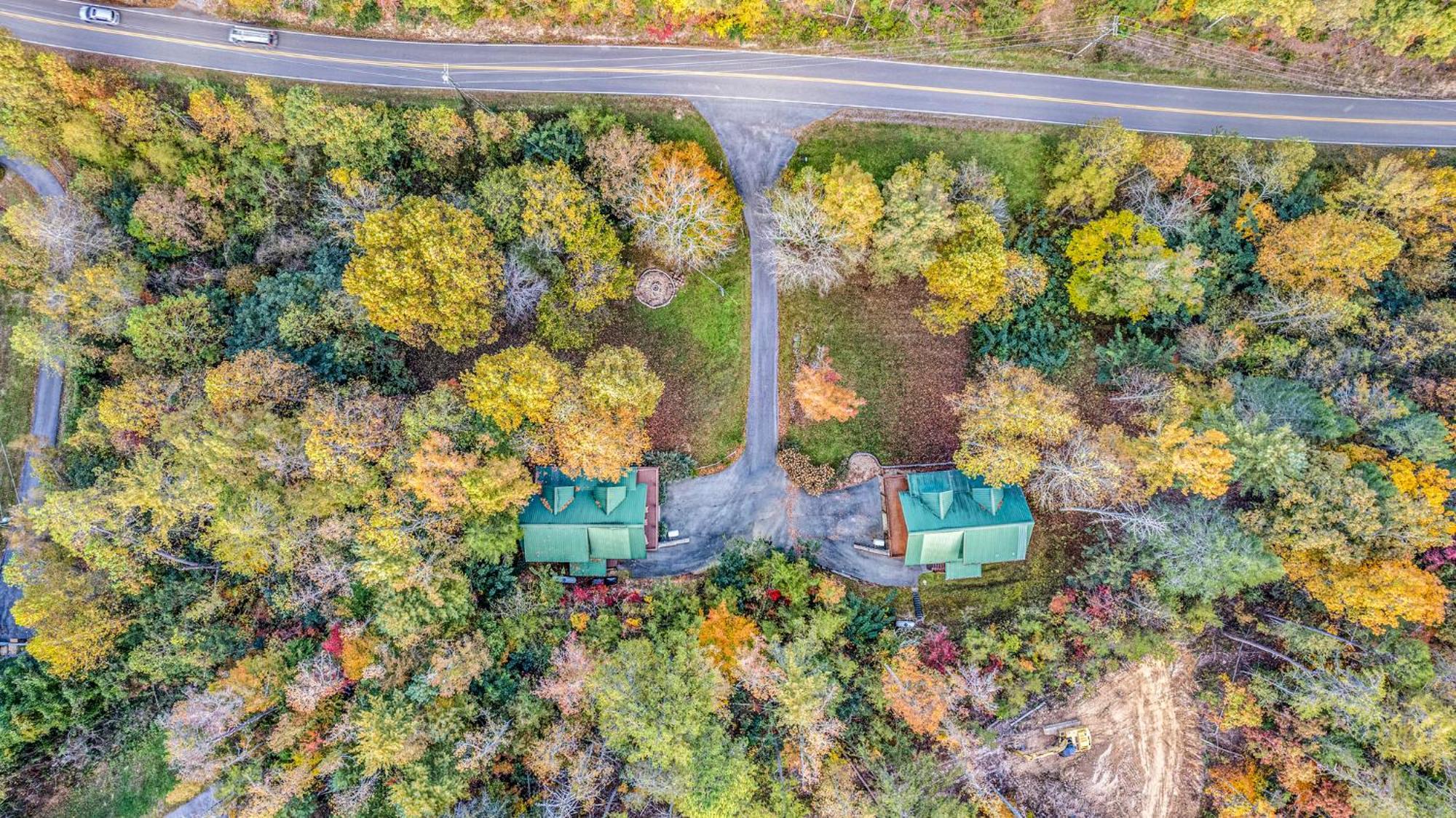 Relaxation Retreat - Pickleball Cabin - Wi-Fi, Fire Pit With Bar, Ev, Game Room, Hot Tub, Pool Access - Mins To Pf Sevierville Eksteriør billede