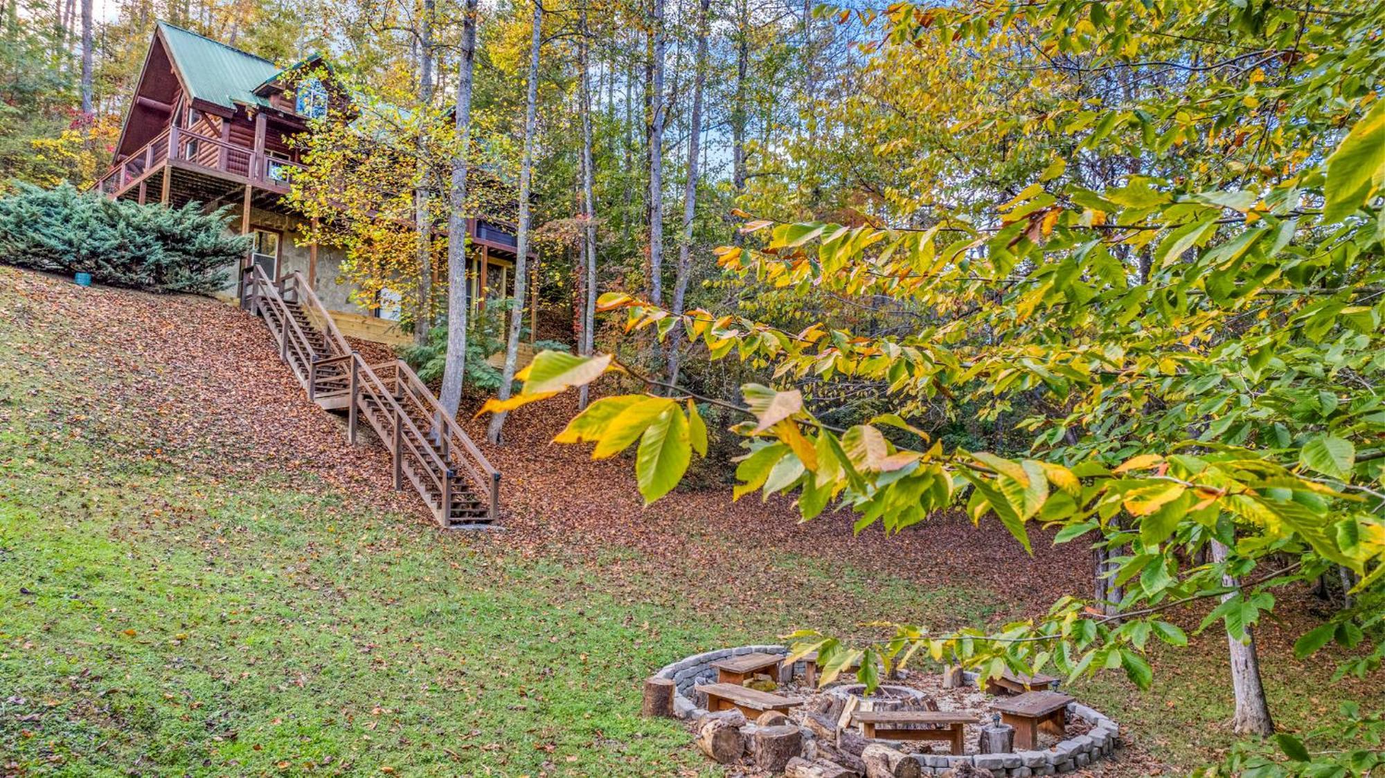Relaxation Retreat - Pickleball Cabin - Wi-Fi, Fire Pit With Bar, Ev, Game Room, Hot Tub, Pool Access - Mins To Pf Sevierville Eksteriør billede