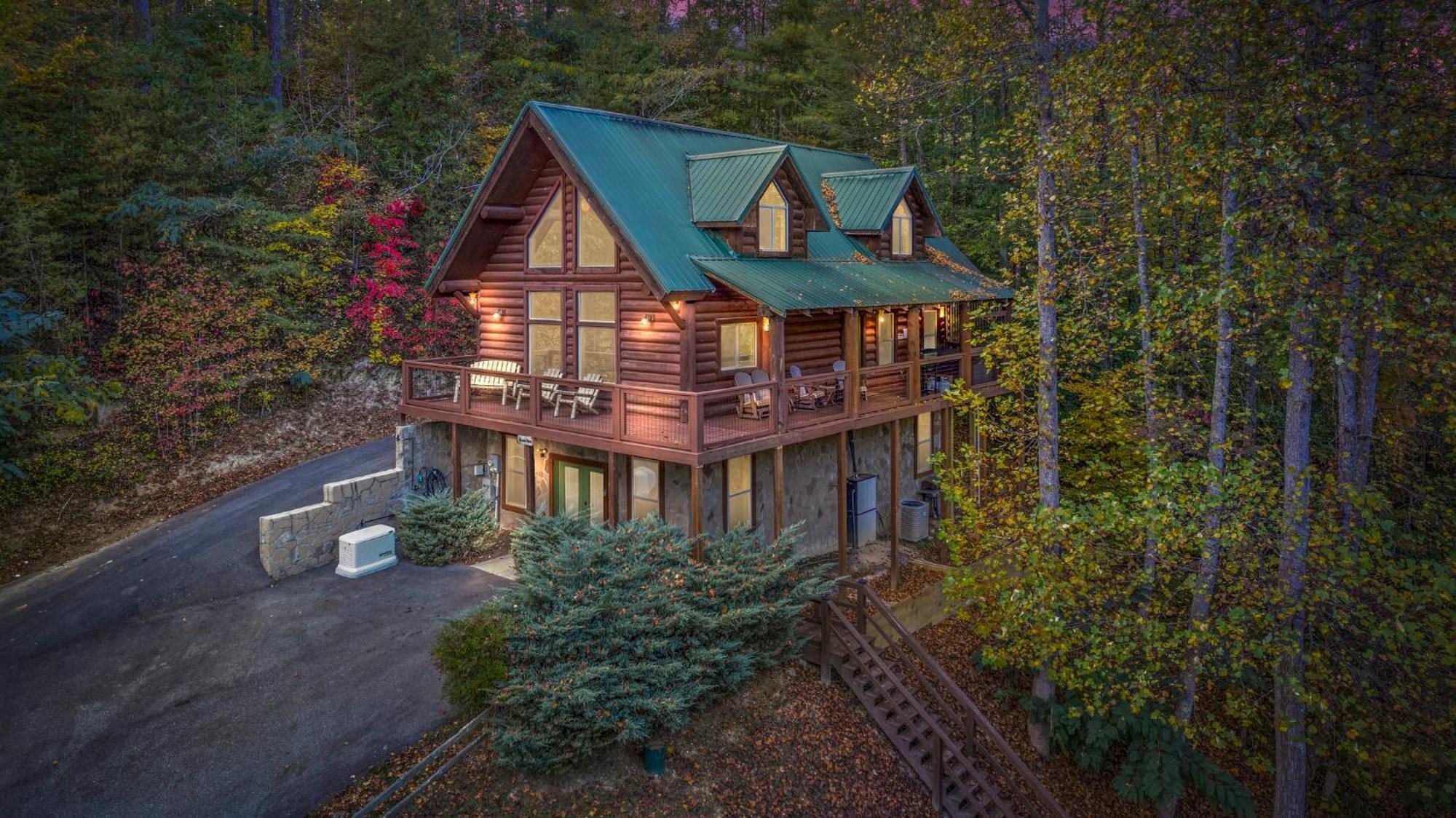 Relaxation Retreat - Pickleball Cabin - Wi-Fi, Fire Pit With Bar, Ev, Game Room, Hot Tub, Pool Access - Mins To Pf Sevierville Eksteriør billede