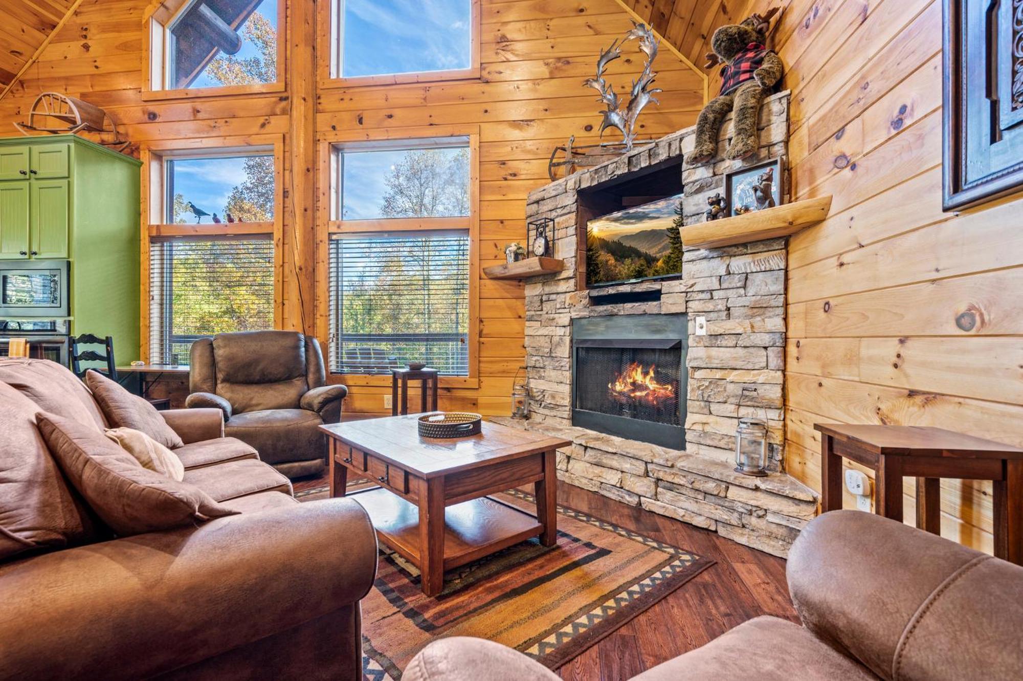 Relaxation Retreat - Pickleball Cabin - Wi-Fi, Fire Pit With Bar, Ev, Game Room, Hot Tub, Pool Access - Mins To Pf Sevierville Eksteriør billede