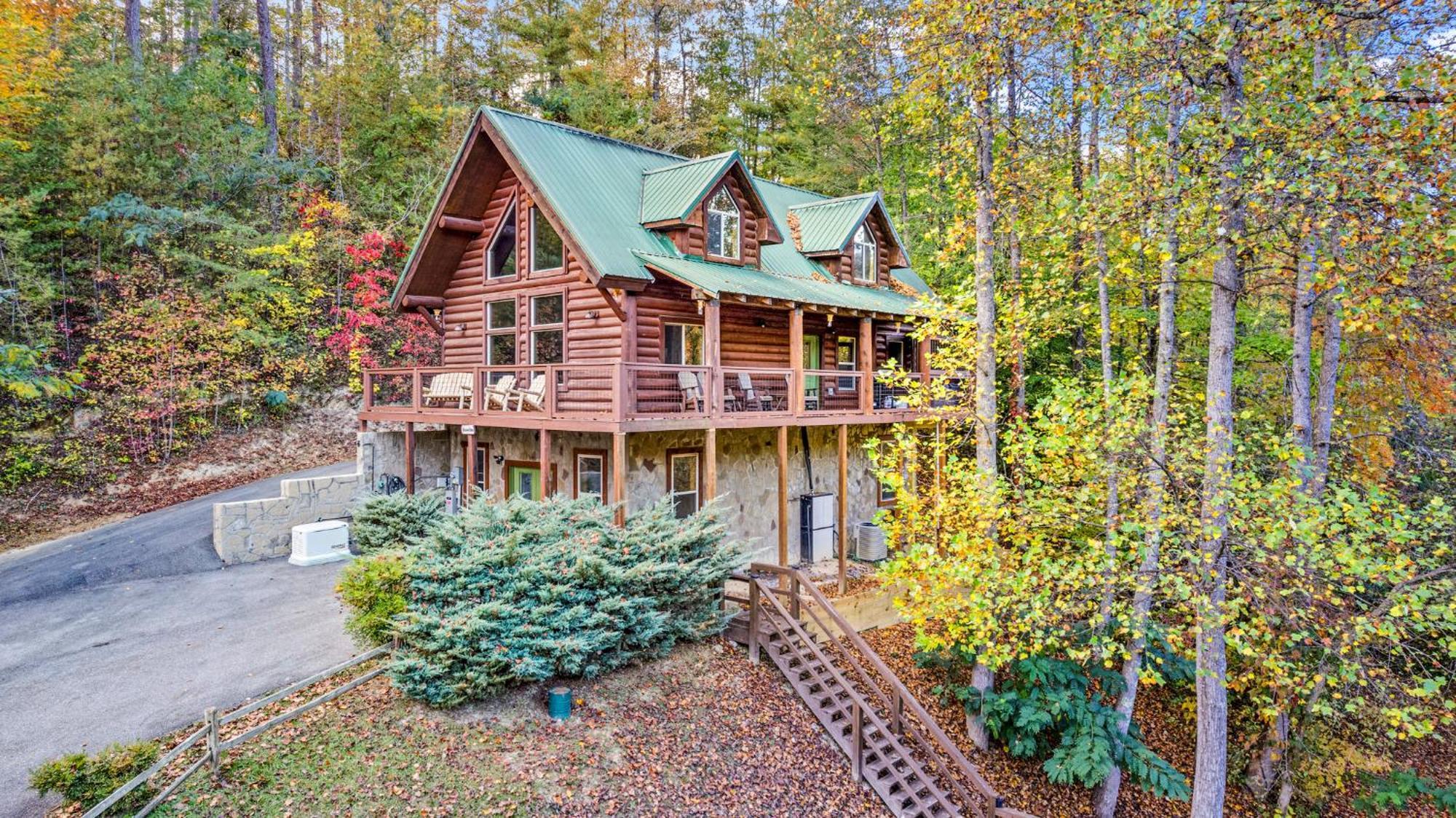 Relaxation Retreat - Pickleball Cabin - Wi-Fi, Fire Pit With Bar, Ev, Game Room, Hot Tub, Pool Access - Mins To Pf Sevierville Eksteriør billede