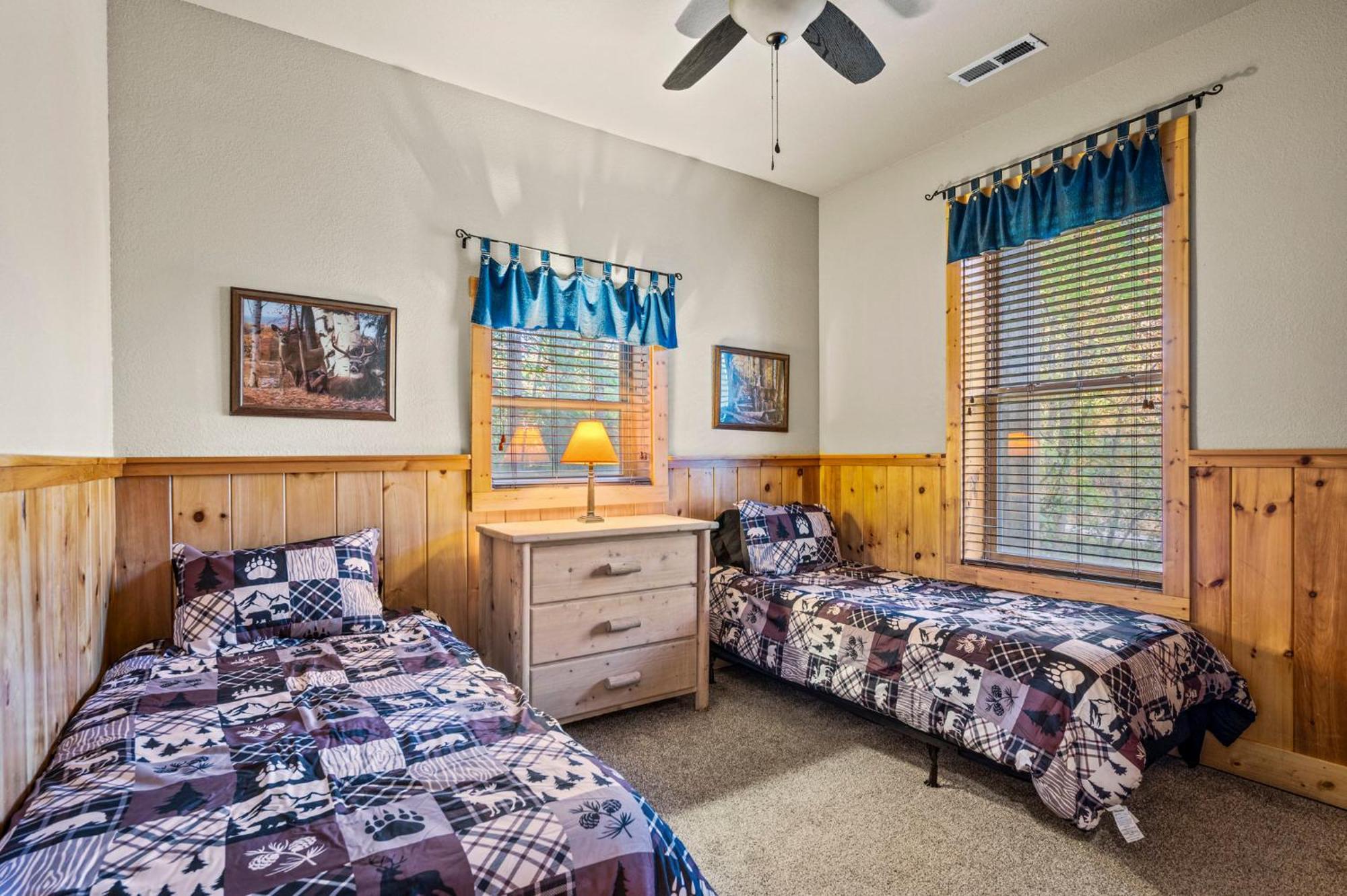 Relaxation Retreat - Pickleball Cabin - Wi-Fi, Fire Pit With Bar, Ev, Game Room, Hot Tub, Pool Access - Mins To Pf Sevierville Eksteriør billede
