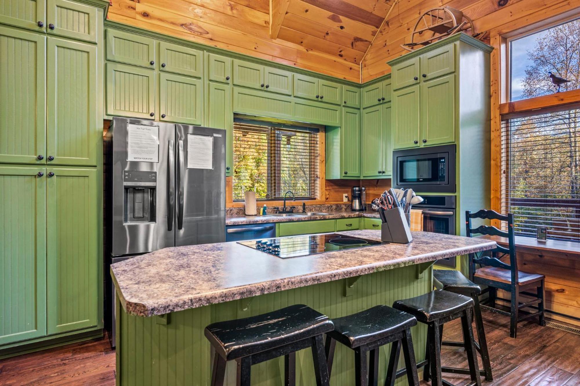 Relaxation Retreat - Pickleball Cabin - Wi-Fi, Fire Pit With Bar, Ev, Game Room, Hot Tub, Pool Access - Mins To Pf Sevierville Eksteriør billede